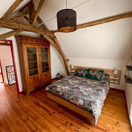 Maison De Campagne, Rouge Semesterbostad Brigne